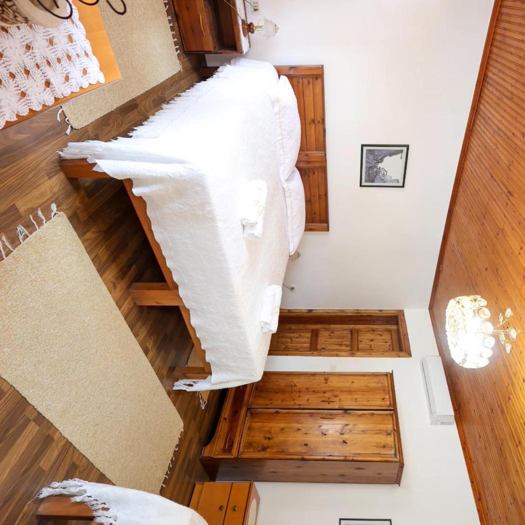 Guest House J.Prifti Берат Екстериор снимка