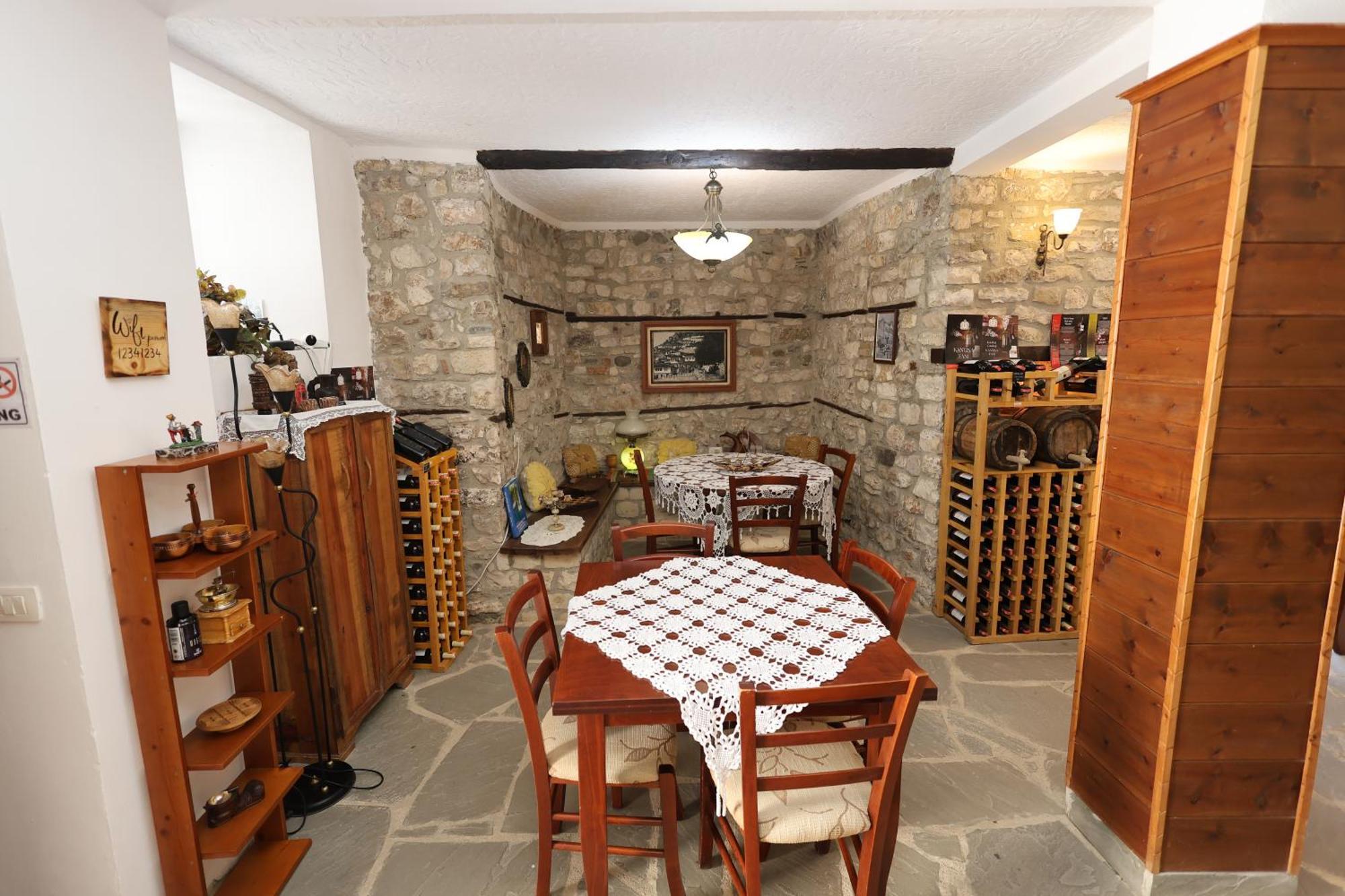 Guest House J.Prifti Берат Екстериор снимка