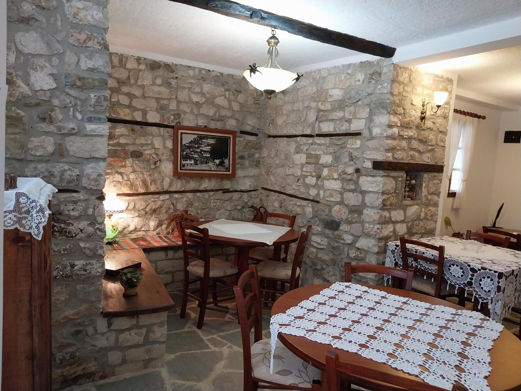 Guest House J.Prifti Берат Екстериор снимка