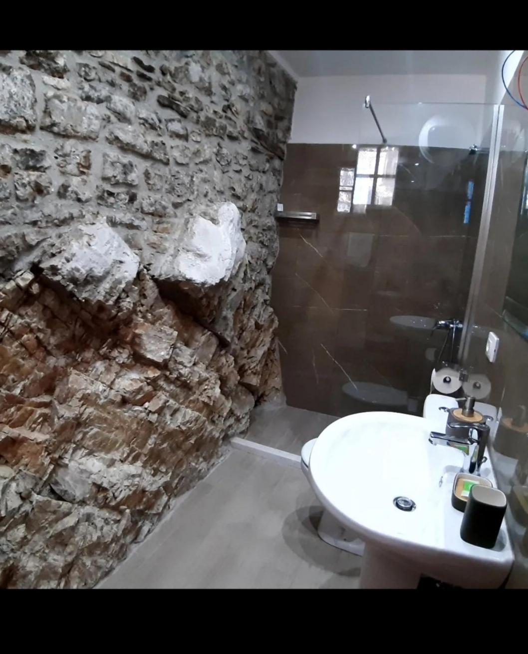Guest House J.Prifti Берат Екстериор снимка